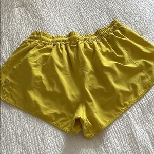 Lululemon hotty hot shorts yellow size 8 reg